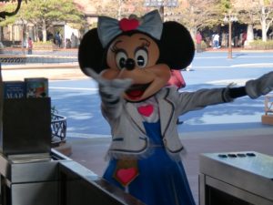 ディズニーランド シャトルバスでアンバサダー セレブレーションホテルまでの時間は 浦安駅行きは舞浜駅何口から 毎日ディズニーランド